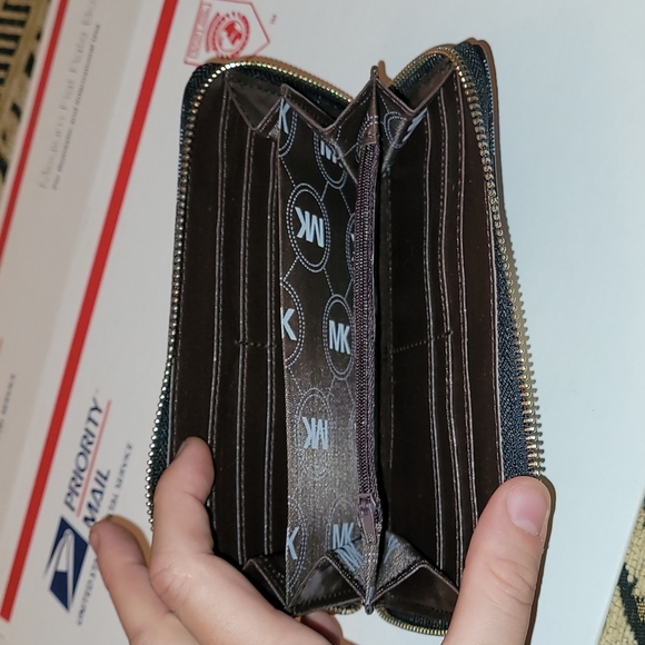 Michael Kors purse wallet gray like new - Picture 5 of 5